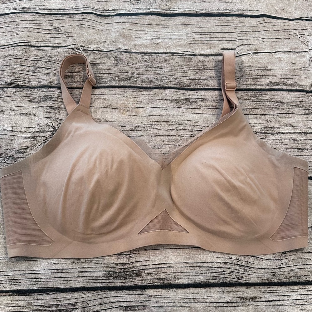 Honeylove Seamless Beige Crossover Wireless Bra Size Small